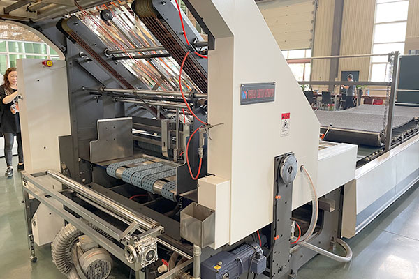 BZJ-GS SERIES AUTOMATIC FLUTE LAMINATOR MACHINE